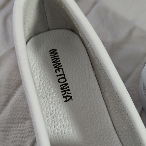 NEW Minnetonka White Moccasins with Red Accents - Picture 5 of 16
